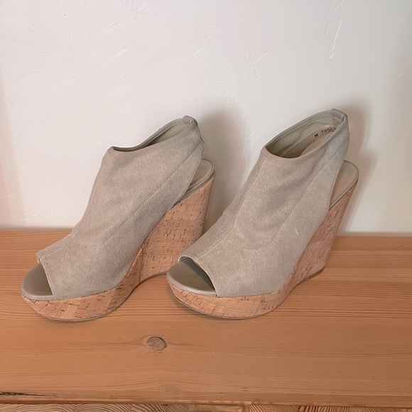Stuart Weitzman Cork Wedge Heel 1” Platform Beige size 7.5